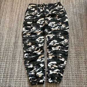 Pretty Little Thing Camo pants